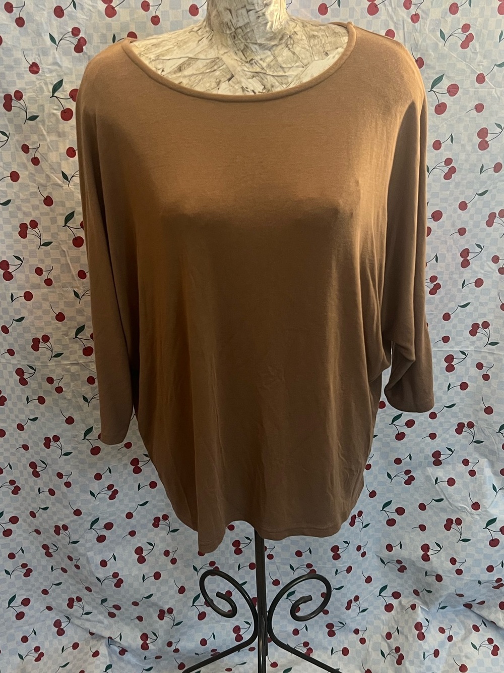 Amaryllis  size 1 x Relaxed Scoop Neck Tunic - Brown